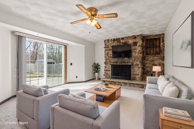 301 W Westlawn AVENUE, Elkhorn, WI 53121