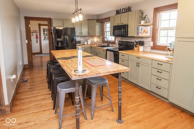 1018 S State Road 213, Tipton, IN 46072