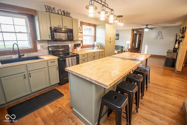 1018 S State Road 213, Tipton, IN 46072