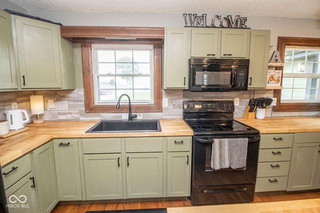 1018 S State Road 213, Tipton, IN 46072