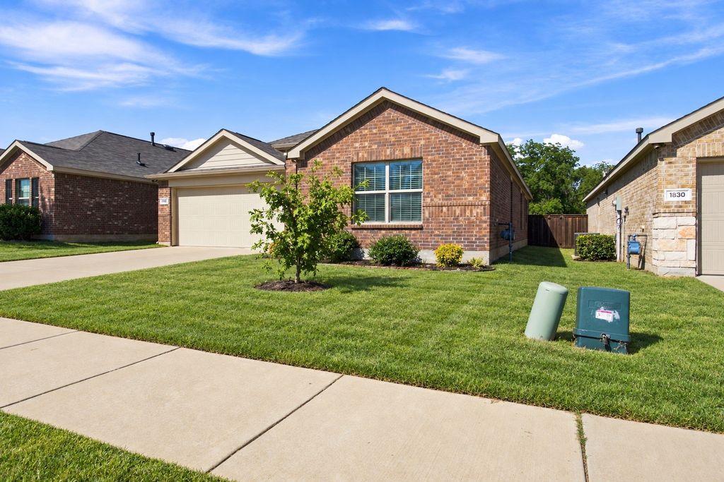 1810 Alamandine Avenue, Cross Roads, TX 76227 — photo 2