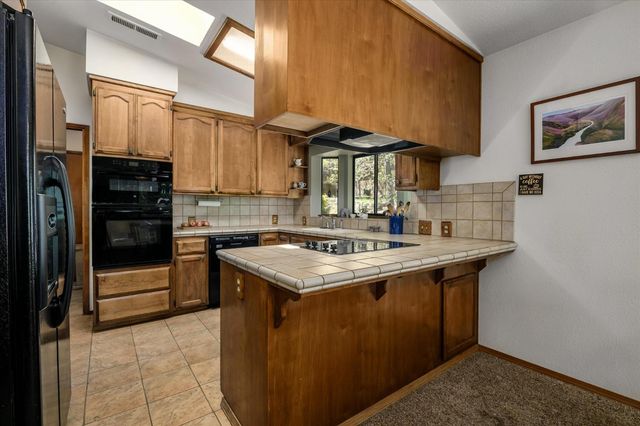 3950 Frog Hollow Dr, Placerville, CA 95667