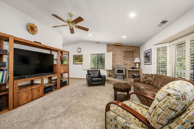 3950 Frog Hollow Dr, Placerville, CA 95667