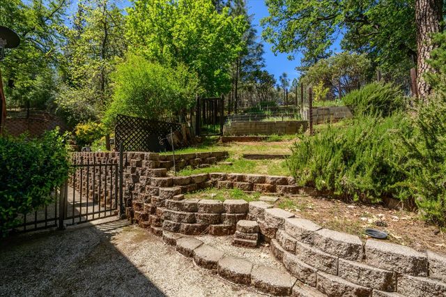 3950 Frog Hollow Dr, Placerville, CA 95667