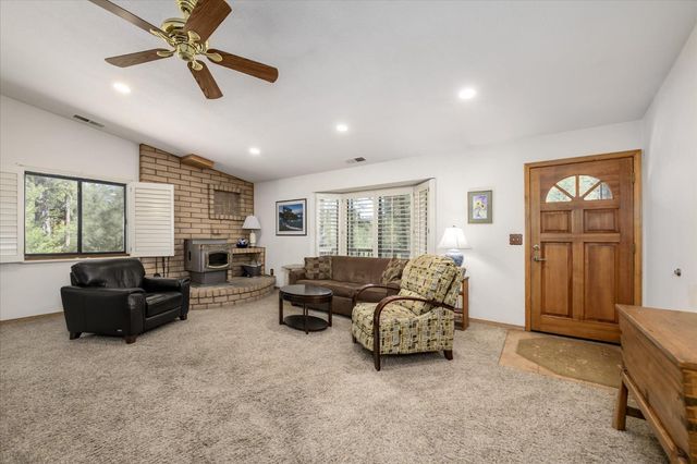 3950 Frog Hollow Dr, Placerville, CA 95667