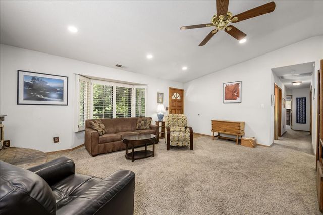 3950 Frog Hollow Dr, Placerville, CA 95667