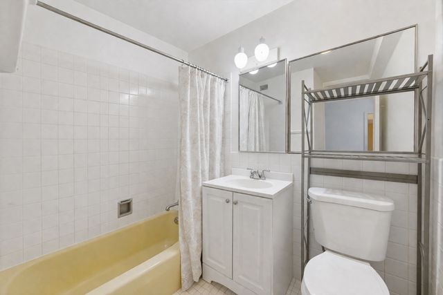 4250 N Marine Drive 1223, Chicago, IL 60613