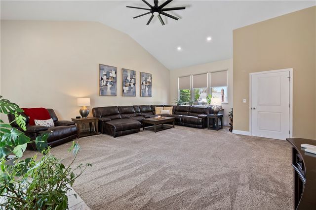 333 Redwood St, Carrick, PA 15210