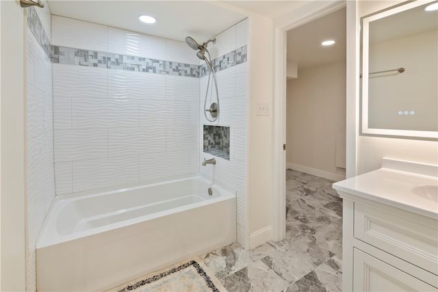 333 Redwood St, Carrick, PA 15210