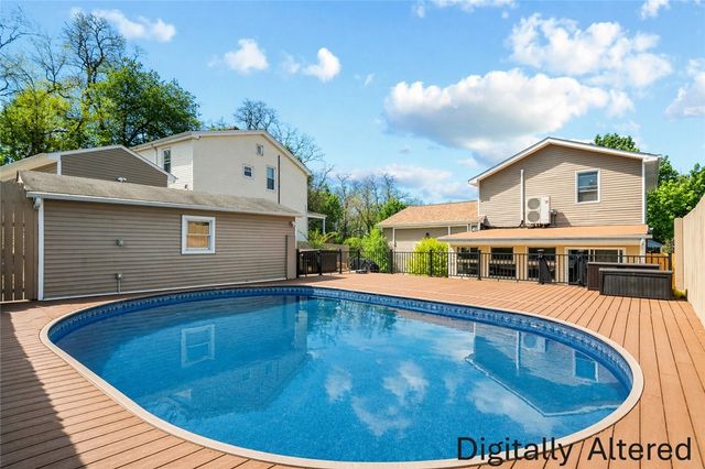 333 Redwood St, Carrick, PA 15210