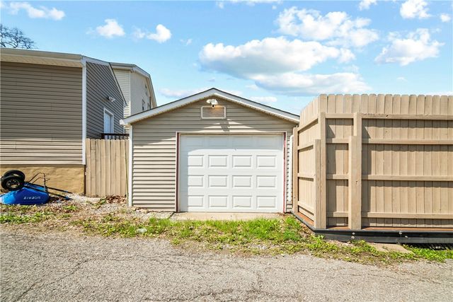 333 Redwood St, Carrick, PA 15210
