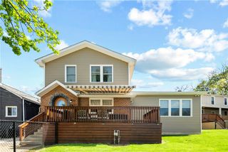 333 Redwood St, Carrick, PA 15210
