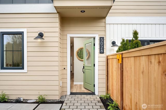 5028 35th Avenue NE, Seattle, WA 98105