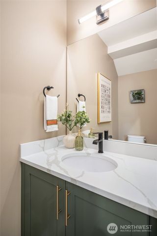 5028 35th Avenue NE, Seattle, WA 98105