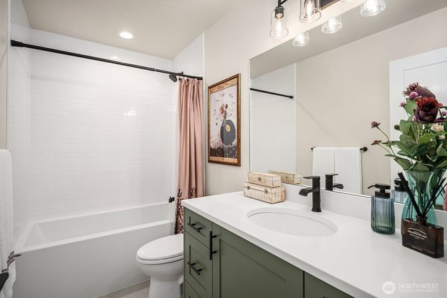 5028 35th Avenue NE, Seattle, WA 98105