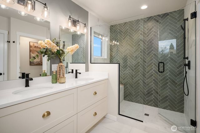 5028 35th Avenue NE, Seattle, WA 98105