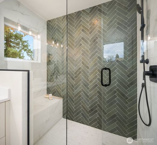 5028 35th Avenue NE, Seattle, WA 98105