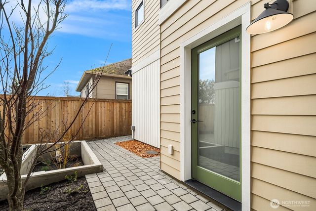 5028 35th Avenue NE, Seattle, WA 98105