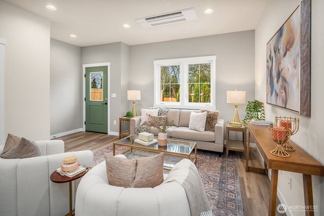 5028 35th Avenue NE, Seattle, WA 98105