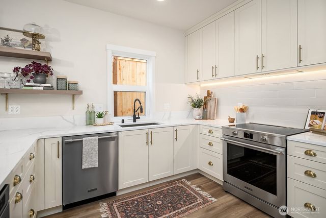 5028 35th Avenue NE, Seattle, WA 98105