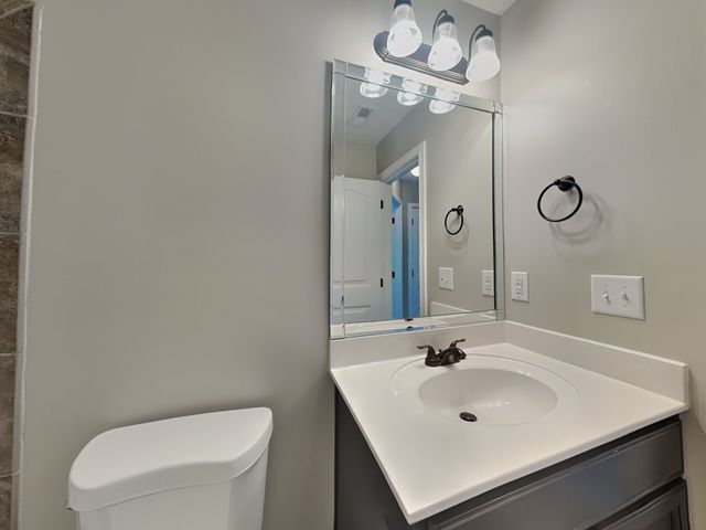 685 Ellie Nat Dr, Clarksville, TN 37040