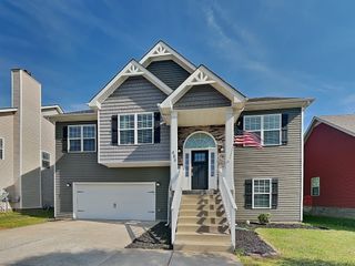685 Ellie Nat Dr, Clarksville, TN 37040