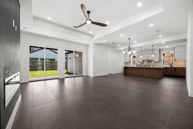 98 Camden Hills Drive, Montgomery, TX 77356