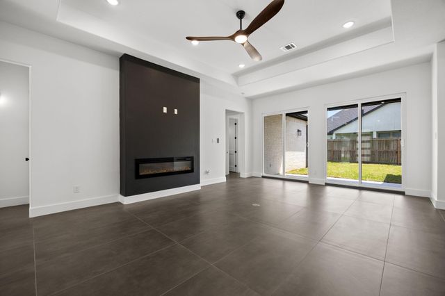98 Camden Hills Drive, Montgomery, TX 77356
