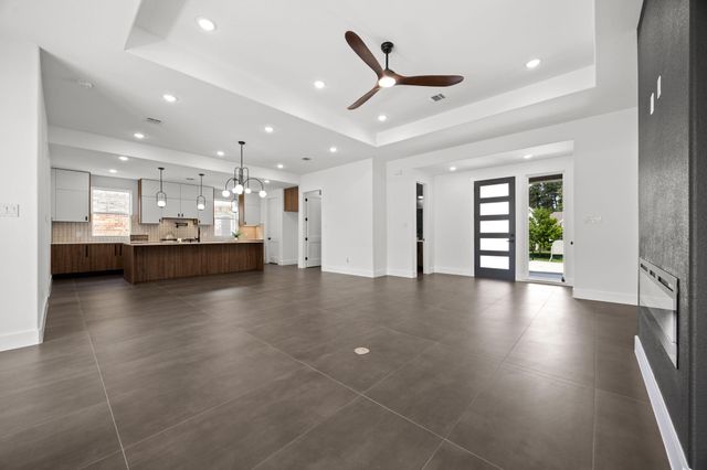 98 Camden Hills Drive, Montgomery, TX 77356