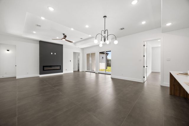 98 Camden Hills Drive, Montgomery, TX 77356