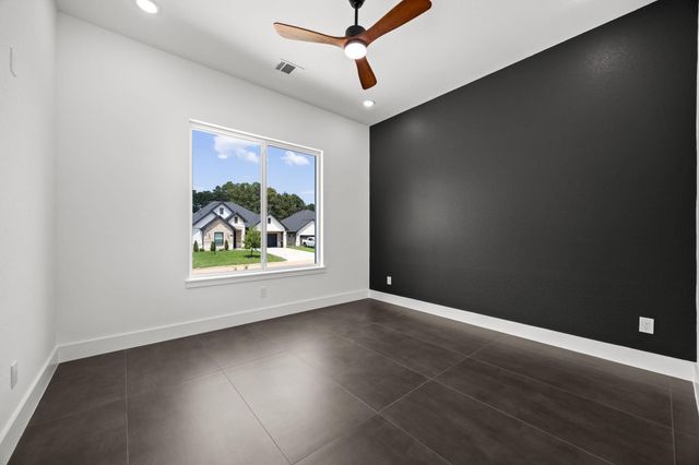 98 Camden Hills Drive, Montgomery, TX 77356