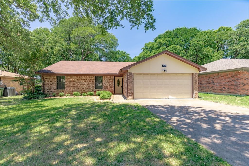 6929 Briardale Drive, North Richland Hills, TX 76182
