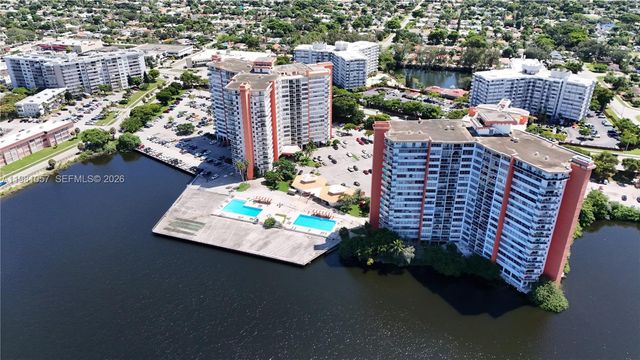 1301 NE Miami Gardens Dr 824W, Miami, FL 33179