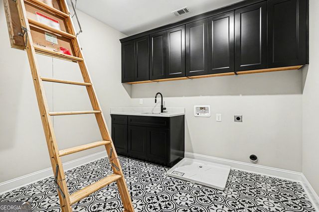 4457 Meadowwood Drive, Loganville, GA 30052