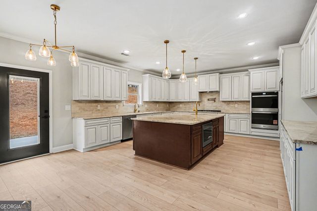 4457 Meadowwood Drive, Loganville, GA 30052