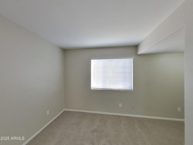 8566 W DENTON Lane, Glendale, AZ 85305