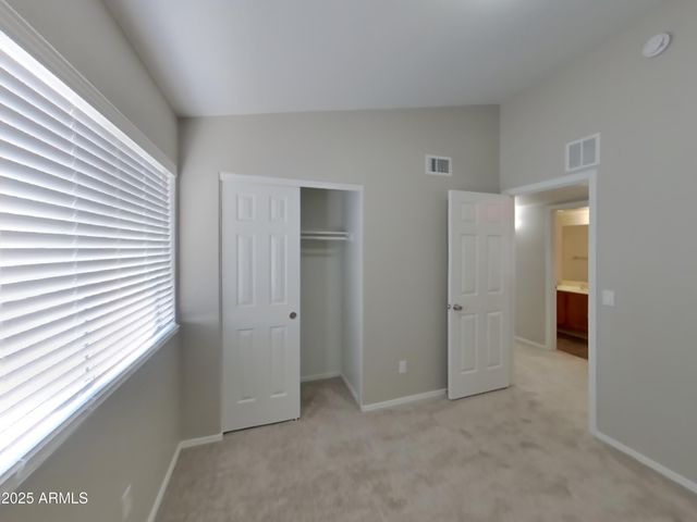 8566 W DENTON Lane, Glendale, AZ 85305