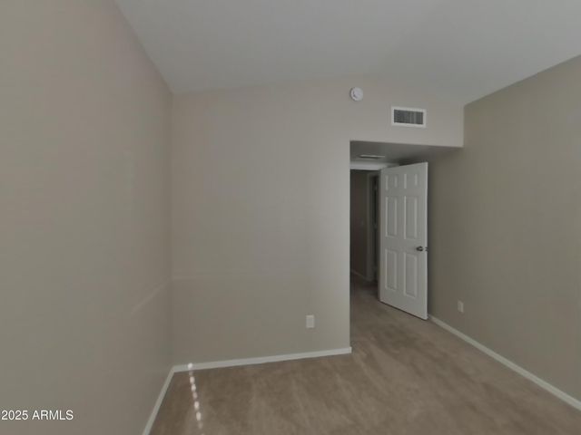 8566 W DENTON Lane, Glendale, AZ 85305