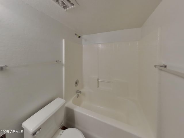 8566 W DENTON Lane, Glendale, AZ 85305