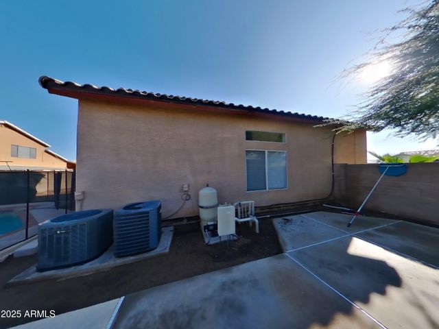 8566 W DENTON Lane, Glendale, AZ 85305