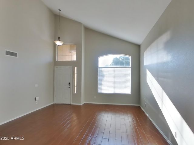 8566 W DENTON Lane, Glendale, AZ 85305