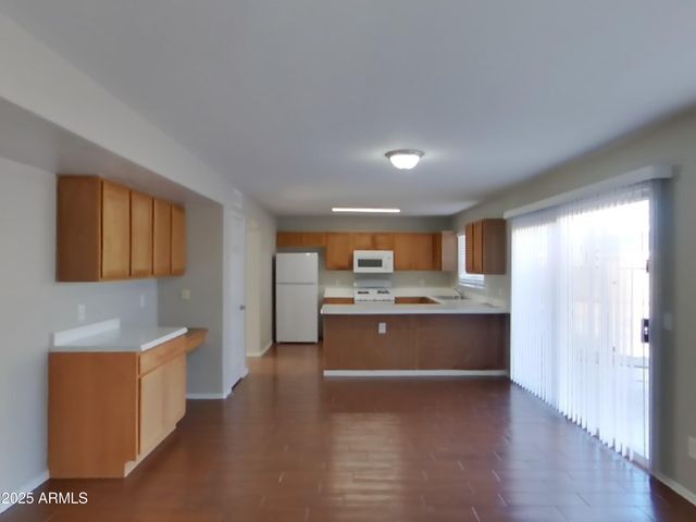 8566 W DENTON Lane, Glendale, AZ 85305