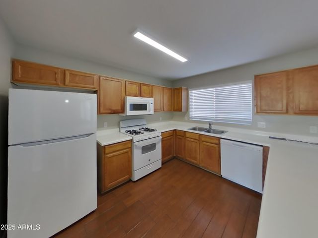 8566 W DENTON Lane, Glendale, AZ 85305