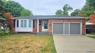 77 Albert Drive, Lancaster, NY 14086