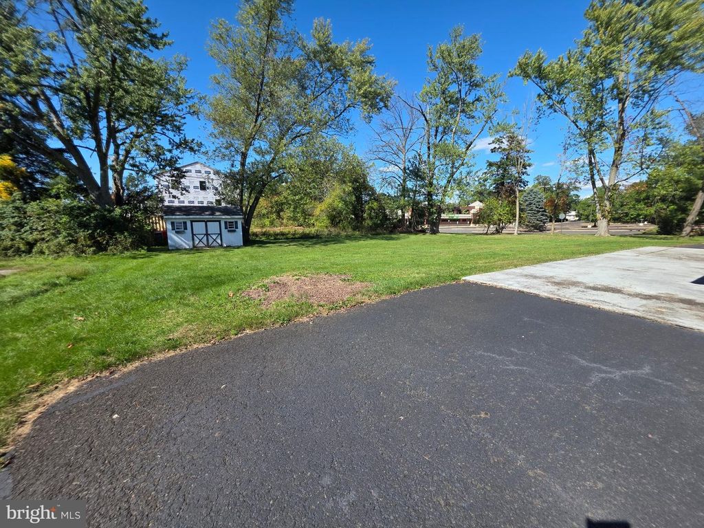 513 W BUTLER AVE, CHALFONT, PA 18914 — photo 5
