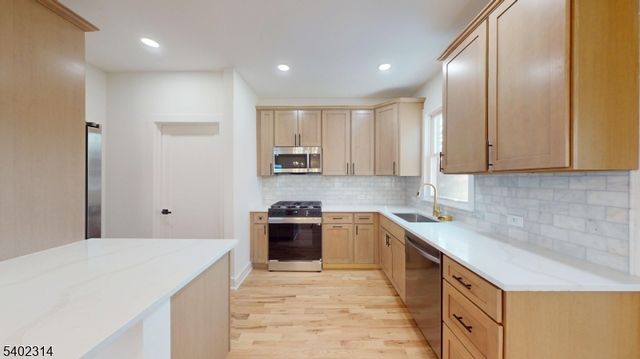 85 Brighton Ave, East Orange City, NJ 07017