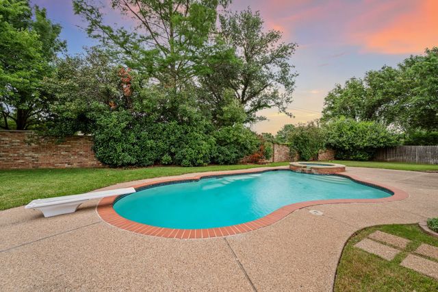 1306 Normandy Drive, Southlake, TX 76092