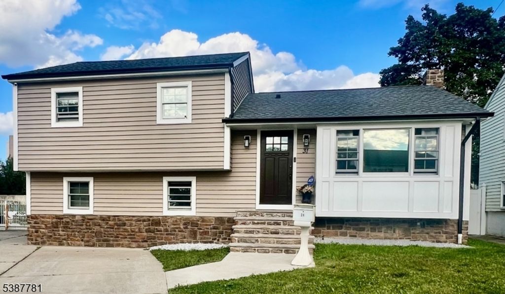 31 Carolynn Rd, Elizabeth City, NJ 07201