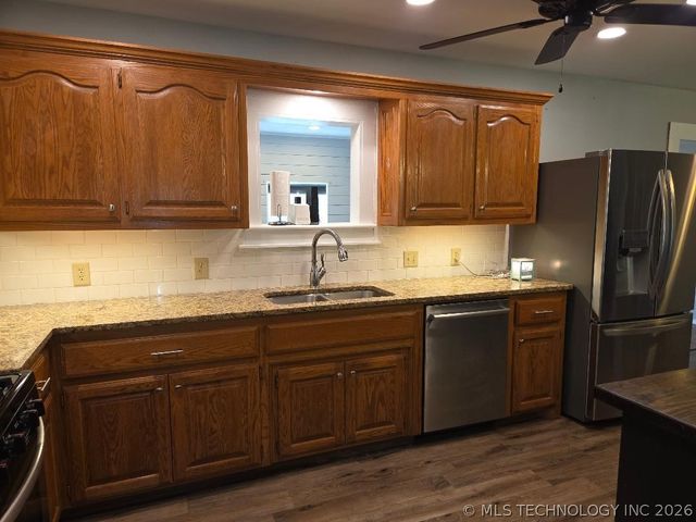 77 Dogwood Trail, Eufaula, OK 74432