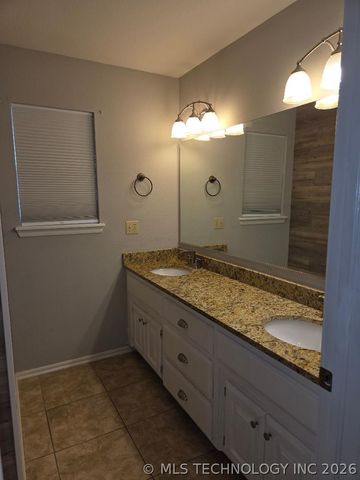77 Dogwood Trail, Eufaula, OK 74432